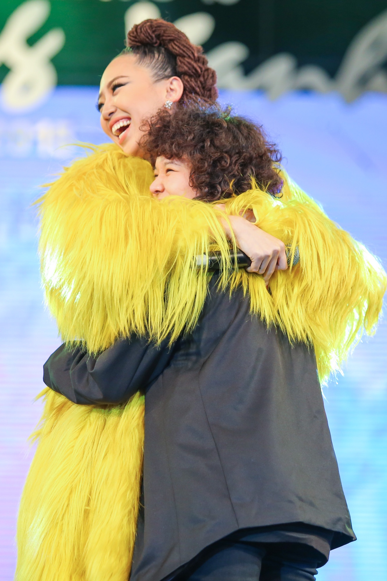 Giải Bài hát hiện tượng thuộc về Say you do của Tiên Tiên. Cầm chiếc cúp nhạc sĩ có phân khúm núm vì trước giờ chỉ xem như mình là tác giả, nếu muốn làm nhạc sĩ cần phải học hỏi thêm. 