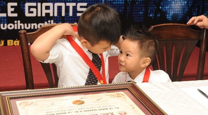 Hoc tro Hoa Minzy nhan ky luc Nghe si xiec nho tuoi nhat VN hinh anh