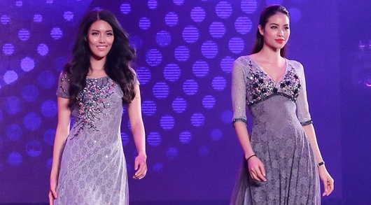 Pham Huong lan dau catwalk sau Hoa hau Hoan vu hinh anh