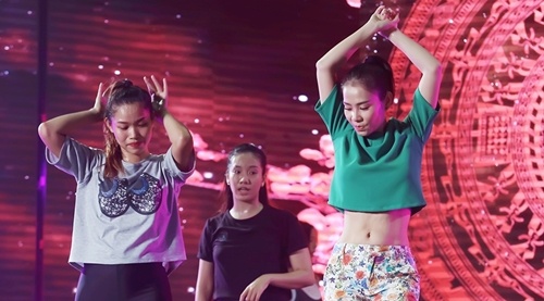 Thu Minh khoe bung phang sau 8 thang sinh quy tu hinh anh