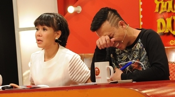 Viet Huong ke lai chuyen bay kinh hoang khi di luu dien hinh anh