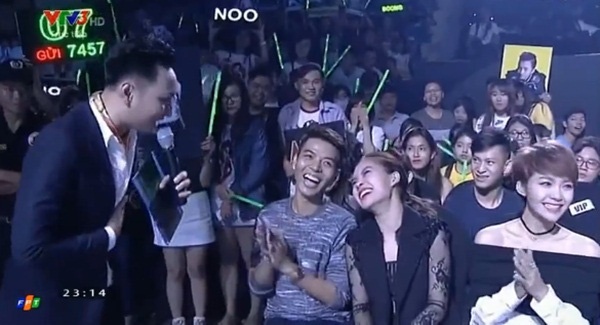 MC Thanh Trung khien Giang Hong Ngoc cuoi tru hinh anh