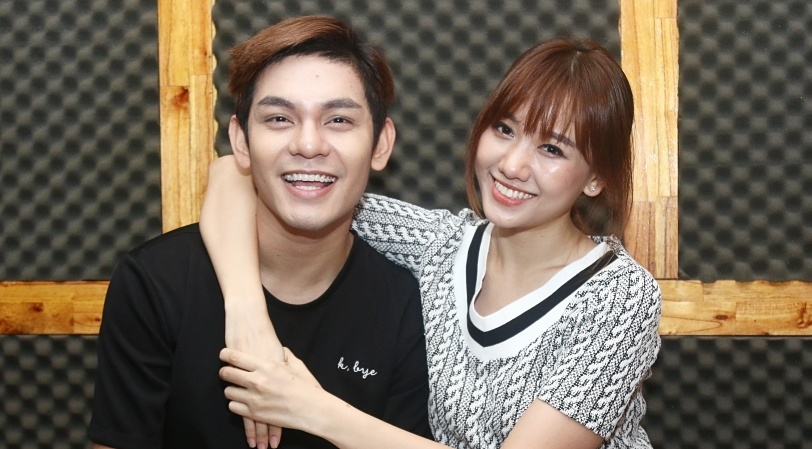 Hari Won nhi nhanh trong phong thu cung Son Ngoc Minh hinh anh