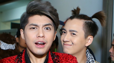 Noo Phuoc Thinh than thiet voi Ngo Kien Huy trong hau truong hinh anh