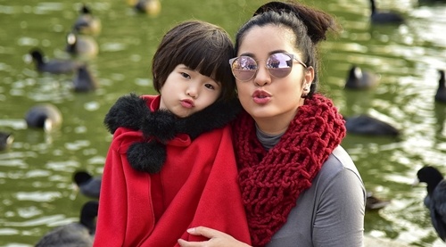 Thuy Nga va con gai du xuan tren dat My hinh anh