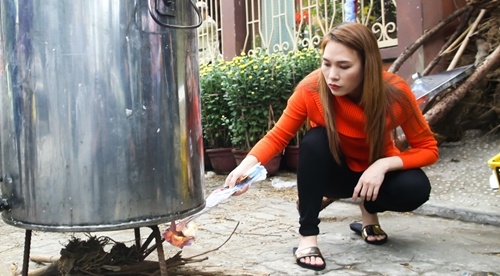 My Tam ve que Da Nang nau banh, lam mut hinh anh