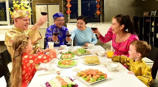 Nghe si Viet huong ve gia dinh trong nhung ca khuc don Tet hinh anh