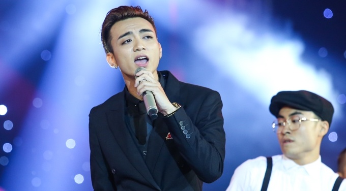 Soobin Hoang Son bung no khi lan dau hat nhac 'sen' hinh anh
