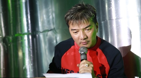 Dam Vinh Hung met moi tren san tap hinh anh