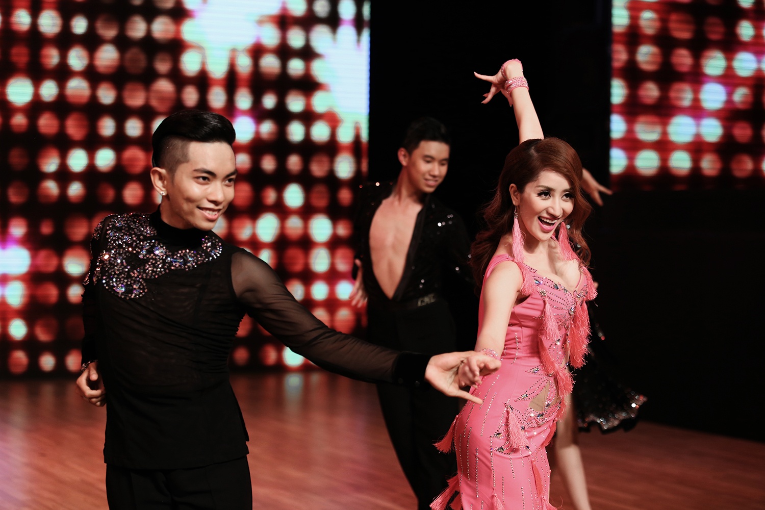 Co len co gai nho - Khanh Thi hinh anh