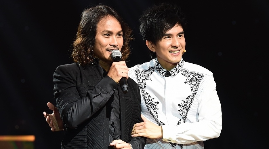 Cam Ly, Dan Truong roi ghe nong, nhun nhay theo thi sinh hinh anh