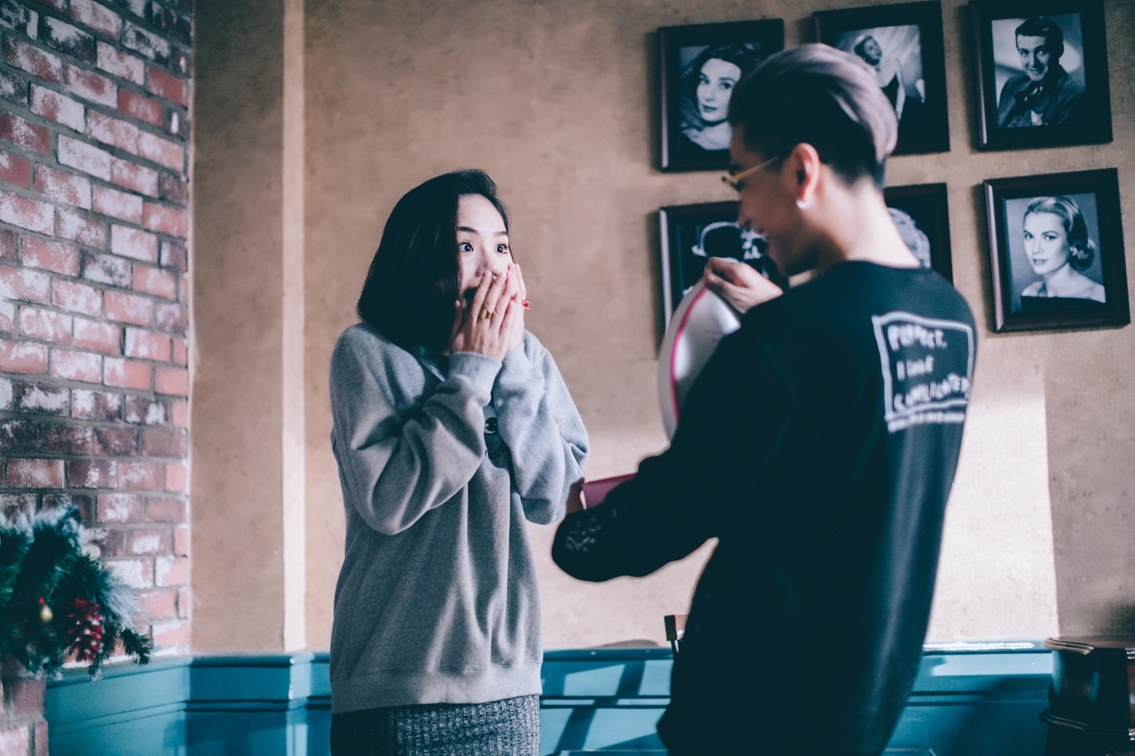 Yeu Mot Nguoi Co Le -Miu Le ft. Lou Hoang hinh anh