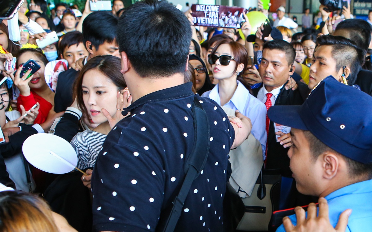 T-ara sang Viet Nam,  nhom nhac Han Quoc quan Viet Nam,  ngoi sao Han Quoc sang Viet Nam,  Fan T-ara gay nao loan anh 7