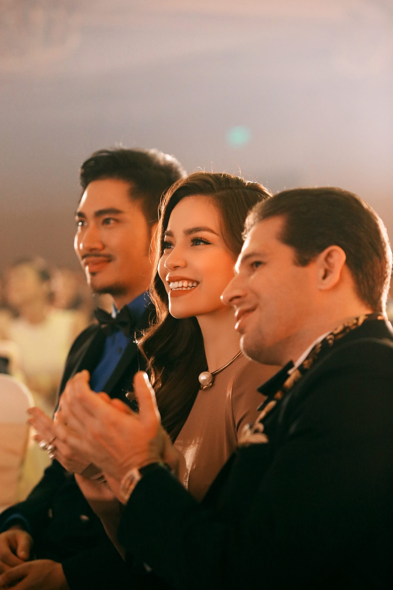 Hồ Ngọc Hà đi sự kiện sau scandal, scandal tình ái Hồ Ngọc Hà, Hồ Ngọc Hà rạng rỡ sau scandal ảnh 4 Ho Ngoc Ha di su kien sau scandal, scandal tinh ai Ho Ngoc Ha, Ho Ngoc Ha rang ro sau scandal anh 4