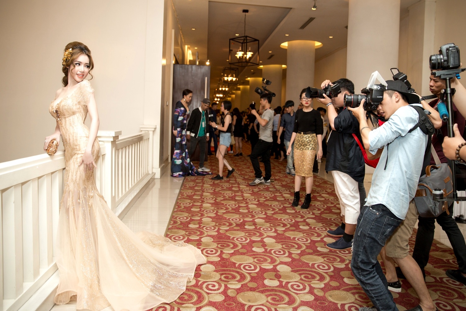 Hồ Ngọc Hà đi sự kiện sau scandal, scandal tình ái Hồ Ngọc Hà, Hồ Ngọc Hà rạng rỡ sau scandal ảnh 6 Ho Ngoc Ha di su kien sau scandal, scandal tinh ai Ho Ngoc Ha, Ho Ngoc Ha rang ro sau scandal anh 6