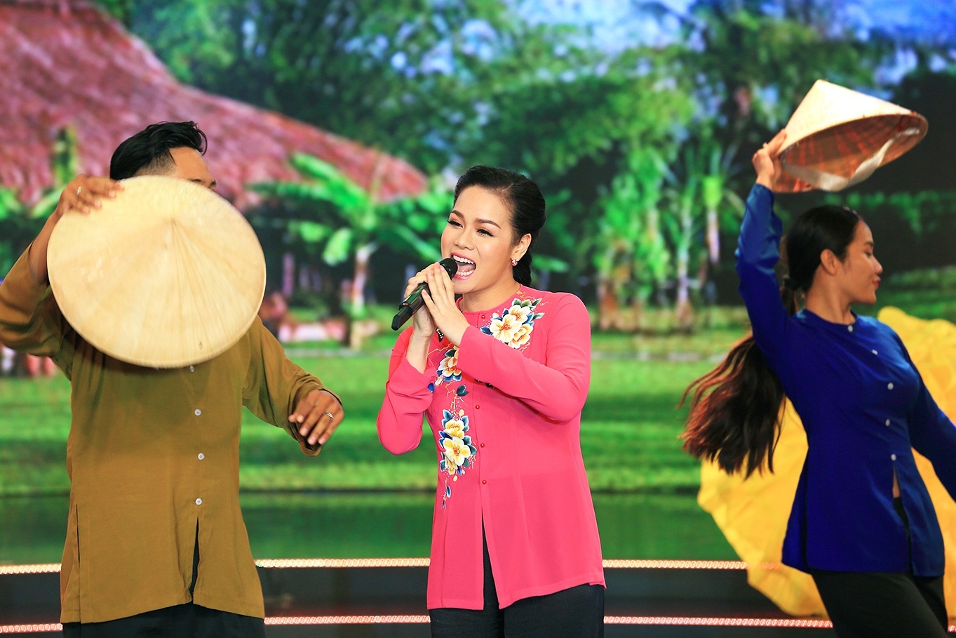 chương trình Hãy nghe tôi hát,  Hãy nghe tôi hát tập 2,  Nhật Kim Anh chị chê khi làm cô Thắm ảnh 2 chuong trinh Hay nghe toi hat,  Hay nghe toi hat tap 2,  Nhat Kim Anh chi che khi lam co Tham anh 2