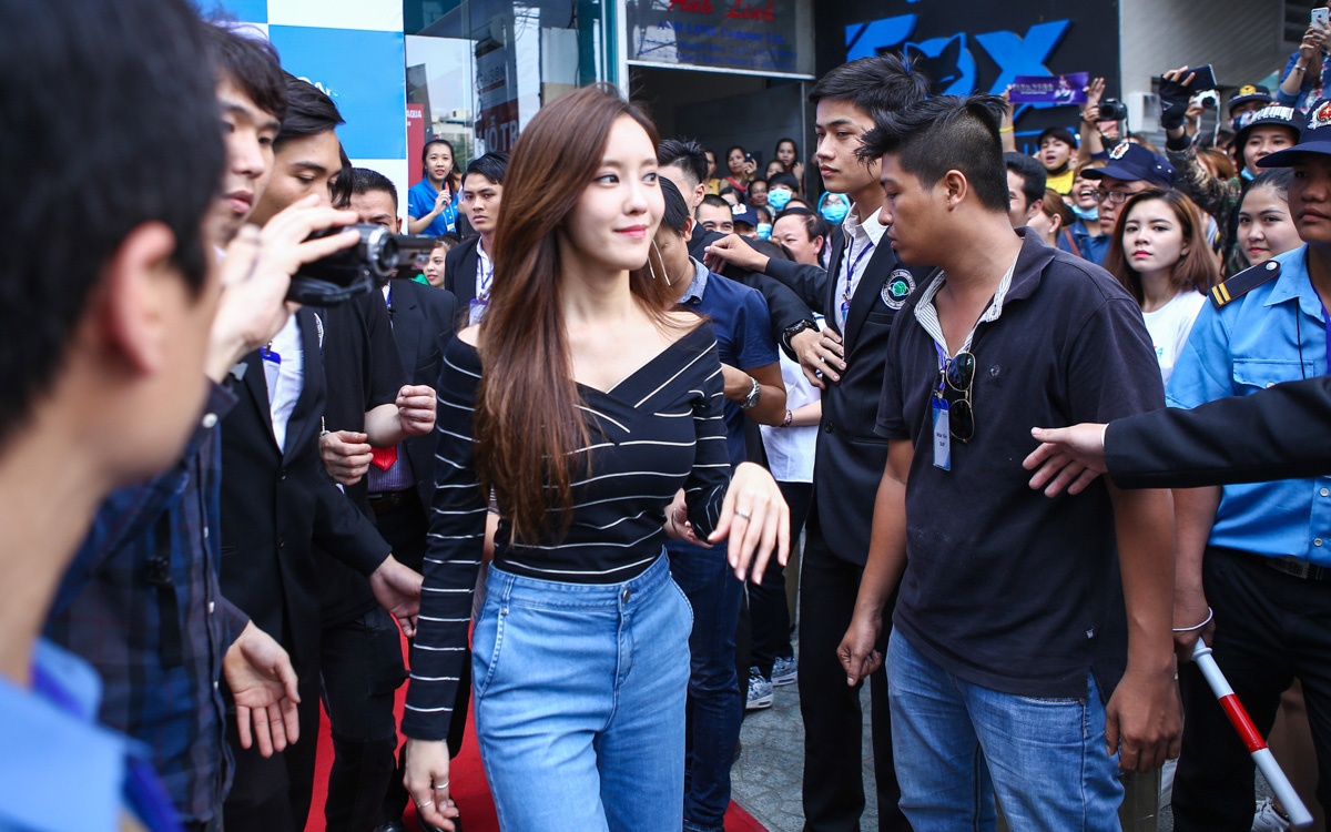 T-ara den Viet Nam,  fan Viet tang qua T-ara anh 9