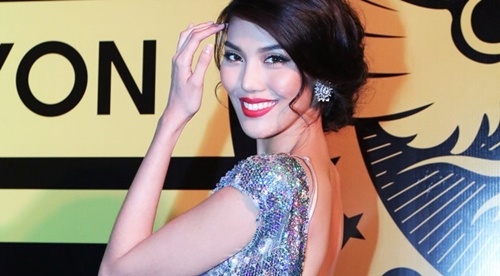 Lan Khue dien lai vay o Hoa hau The gioi di su kien hinh anh