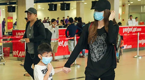 Ho Ngoc Ha dan con trai Subeo ve que tham nguoi dan vung lu hinh anh