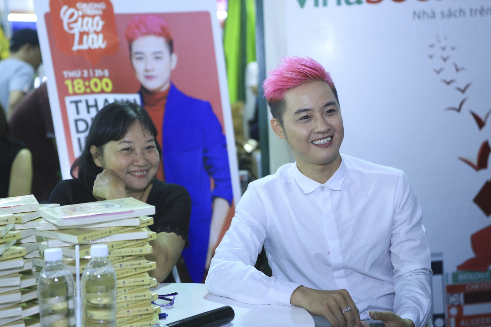 Thanh Duy ra mat sach,  Thanh Duy gioi thieu sach anh 2