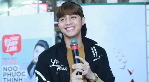 Noo Phuoc Thinh gay nao loan tai Hoi sach TP HCM hinh anh