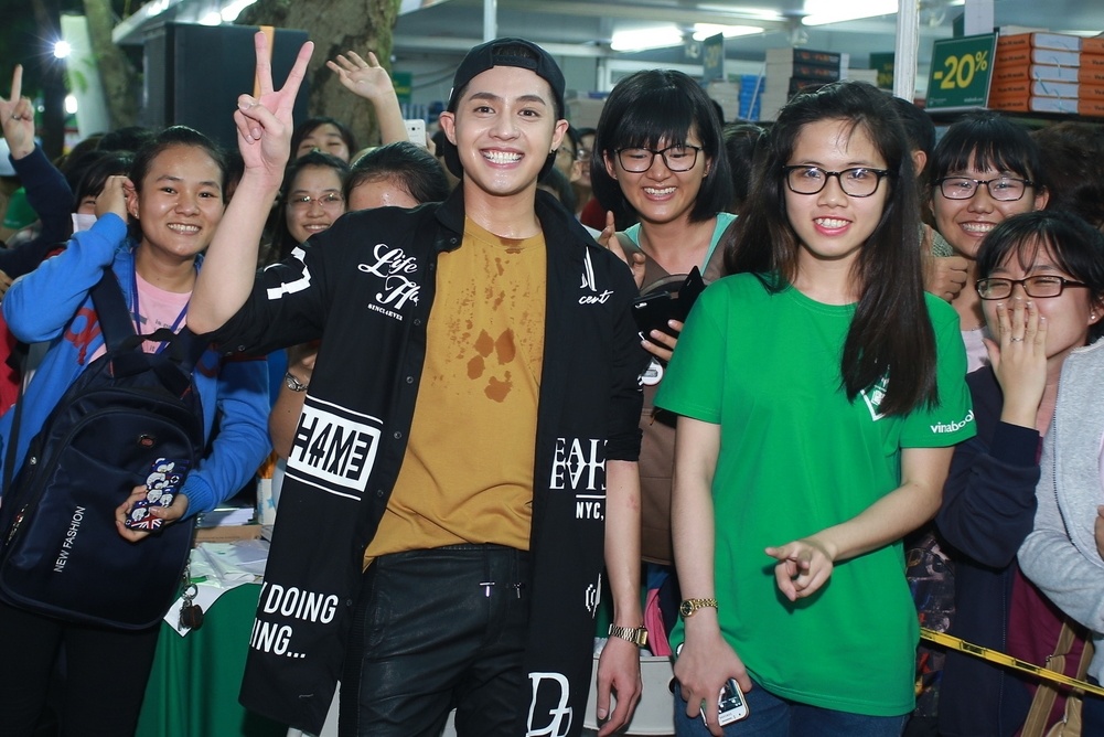 Hoat dong Hoi sach TP HCM anh 4