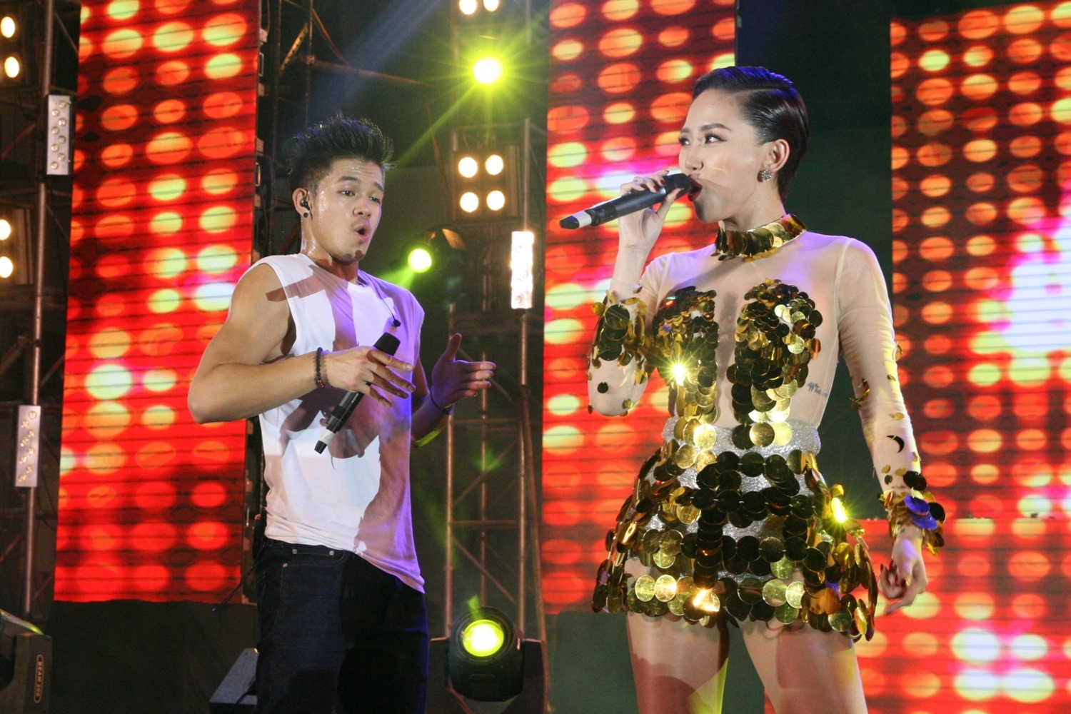 Toc Tien song ca Trong Hieu anh 1