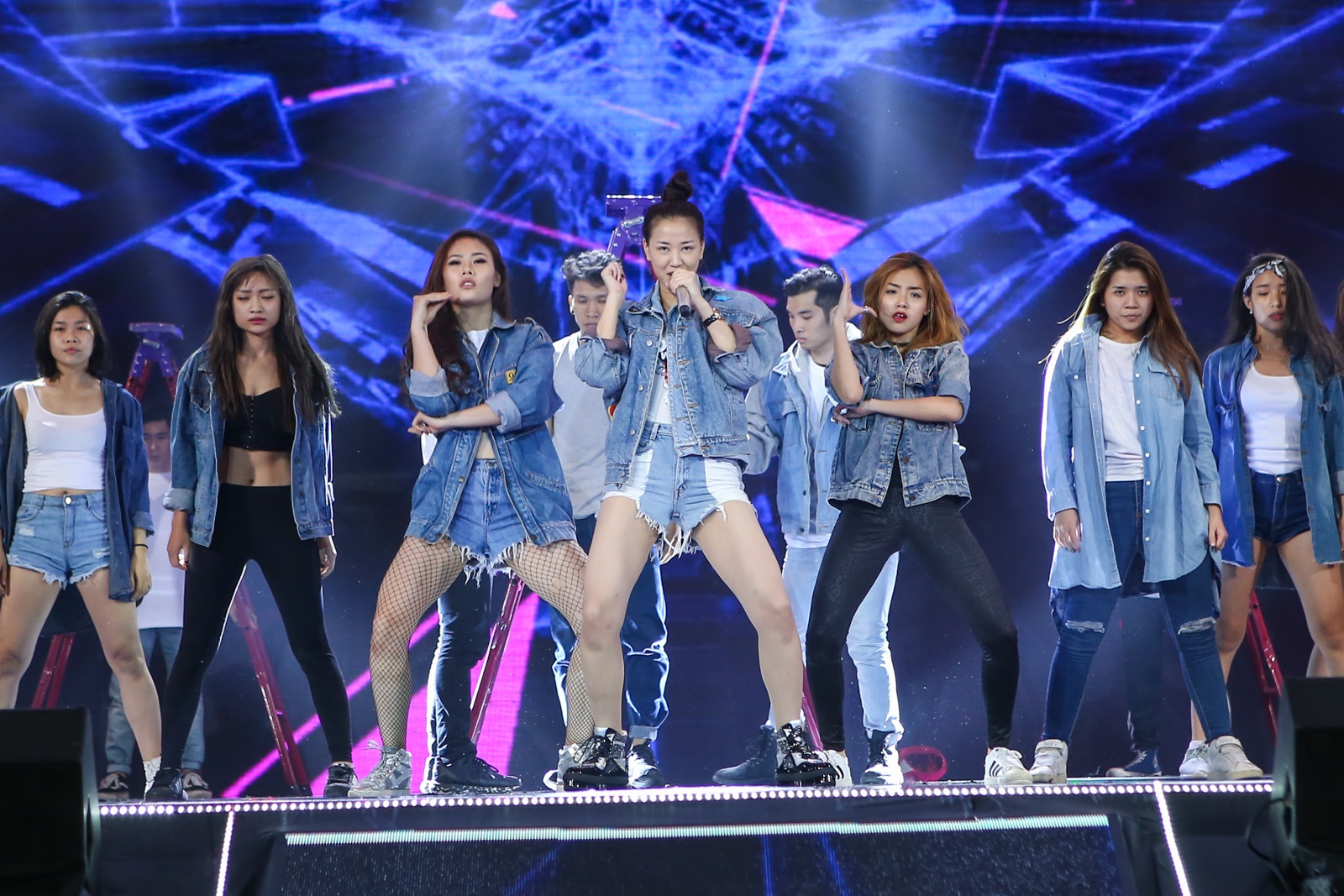 Noo Phuoc Thinh,  Huong Tram tong duyet The Remix anh 4