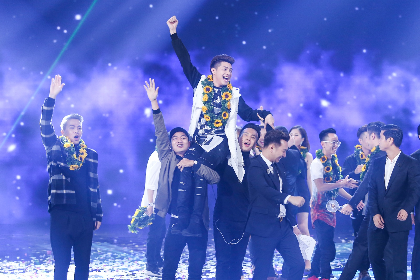 Noo Phuoc Thinh dang quang The Remix anh 1