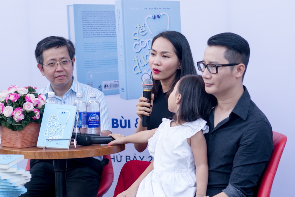 Hoang Bach o Hoi sach TP HCM 2016 anh 2