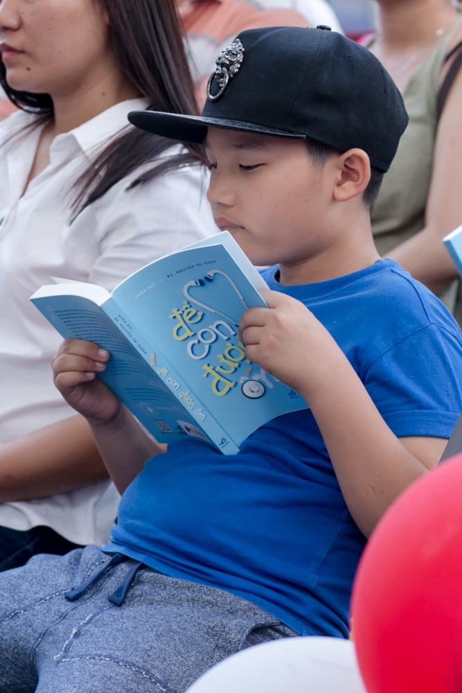 Hoang Bach o Hoi sach TP HCM 2016 anh 4