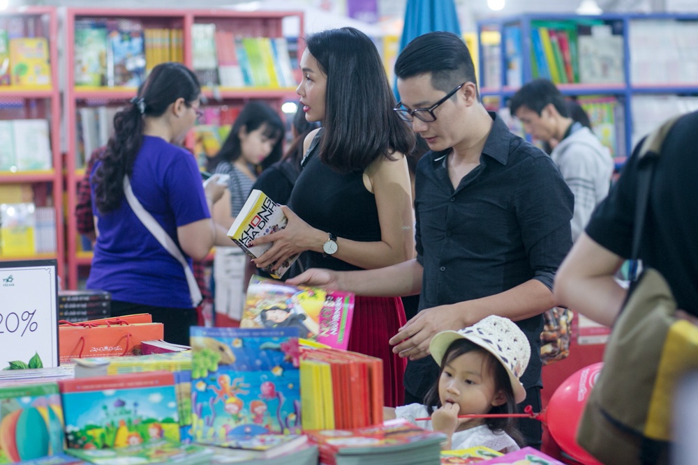 Hoang Bach o Hoi sach TP HCM 2016 anh 6