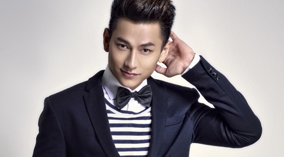 Isaac ngoi ghe nong Vietnam Idol Kids hinh anh