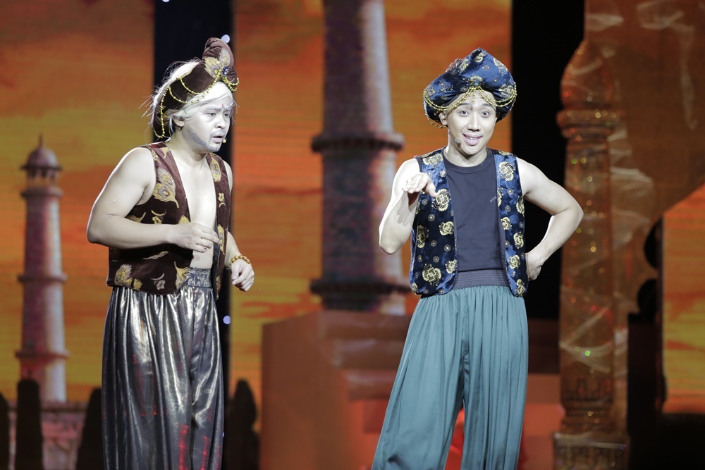 Tran Thanh nhac den Hari Won trong live show anh 1