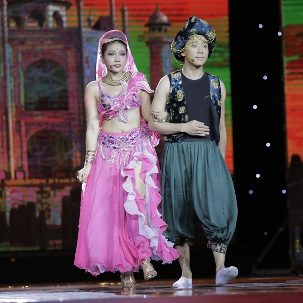 Tran Thanh nhac den Hari Won trong live show anh 2