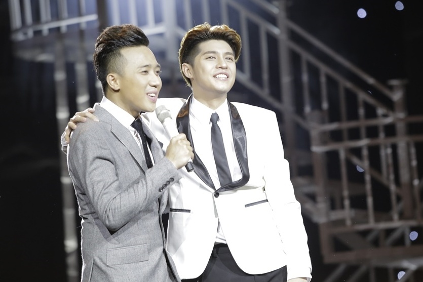 Tran Thanh nhac den Hari Won trong live show anh 15