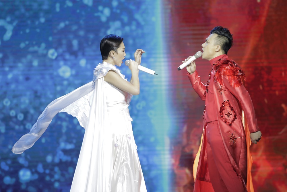 Tran Thanh nhac den Hari Won trong live show anh 16