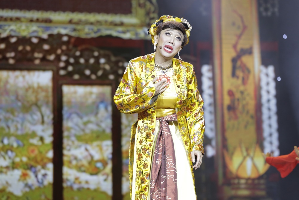 Tran Thanh nhac den Hari Won trong live show anh 6