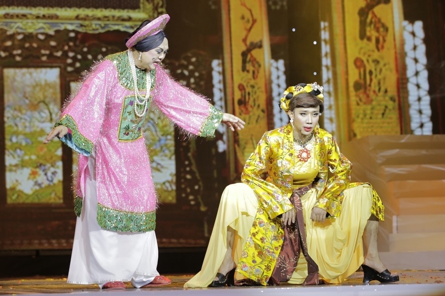 Tran Thanh nhac den Hari Won trong live show anh 8