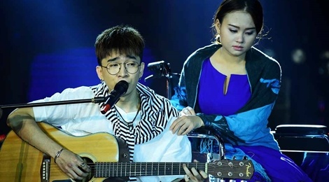 Chi Dan khien Duc Huy xuc dong tai 'Hay nghe toi hat' hinh anh