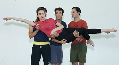 Ho Ngoc Ha trang diem nhe tren san tap mua hinh anh