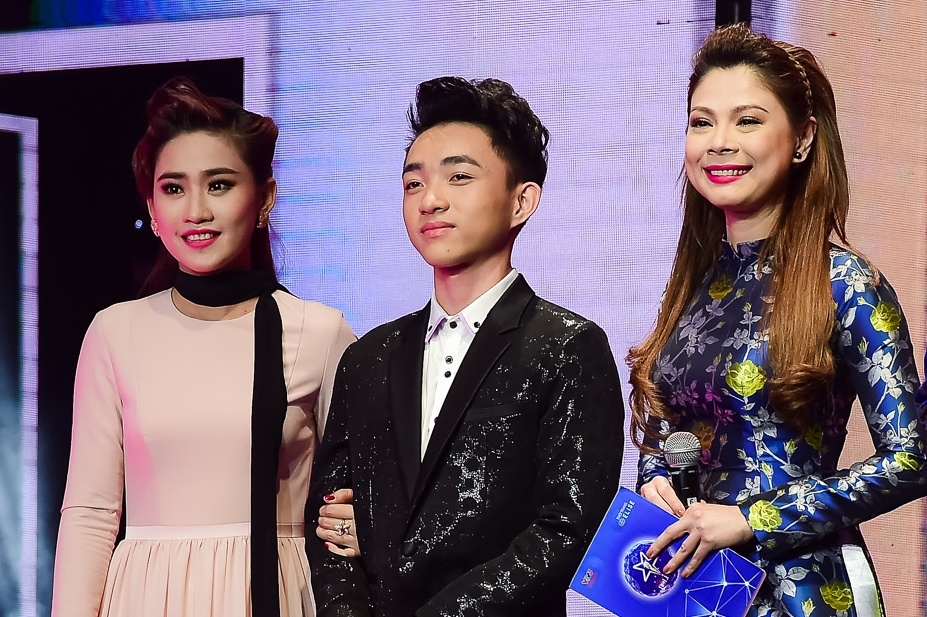 Hot boy 18 tuoi o Than tuong bolero lam giam khao tranh cai hinh anh