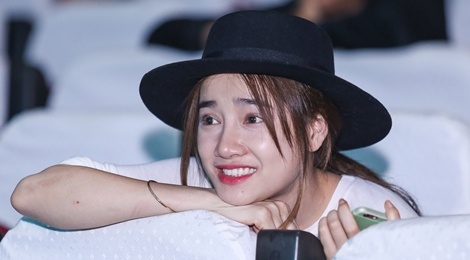 Nha Phuong cham chu xem Truong Giang tap kich hinh anh