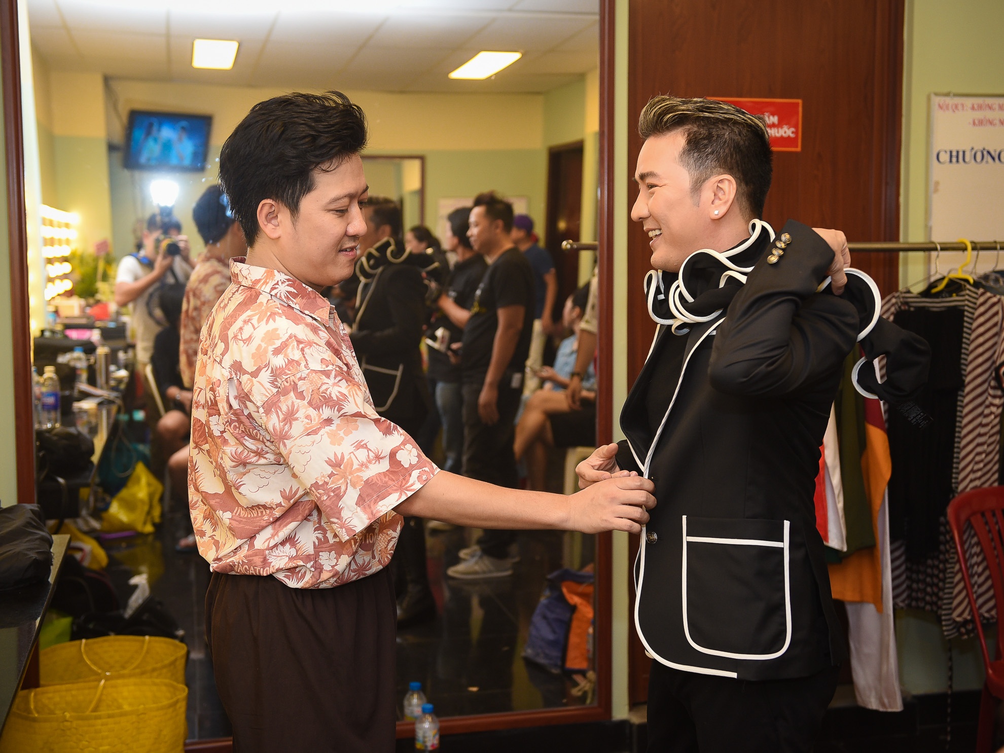 hau truong live show Manh Quynh anh 11