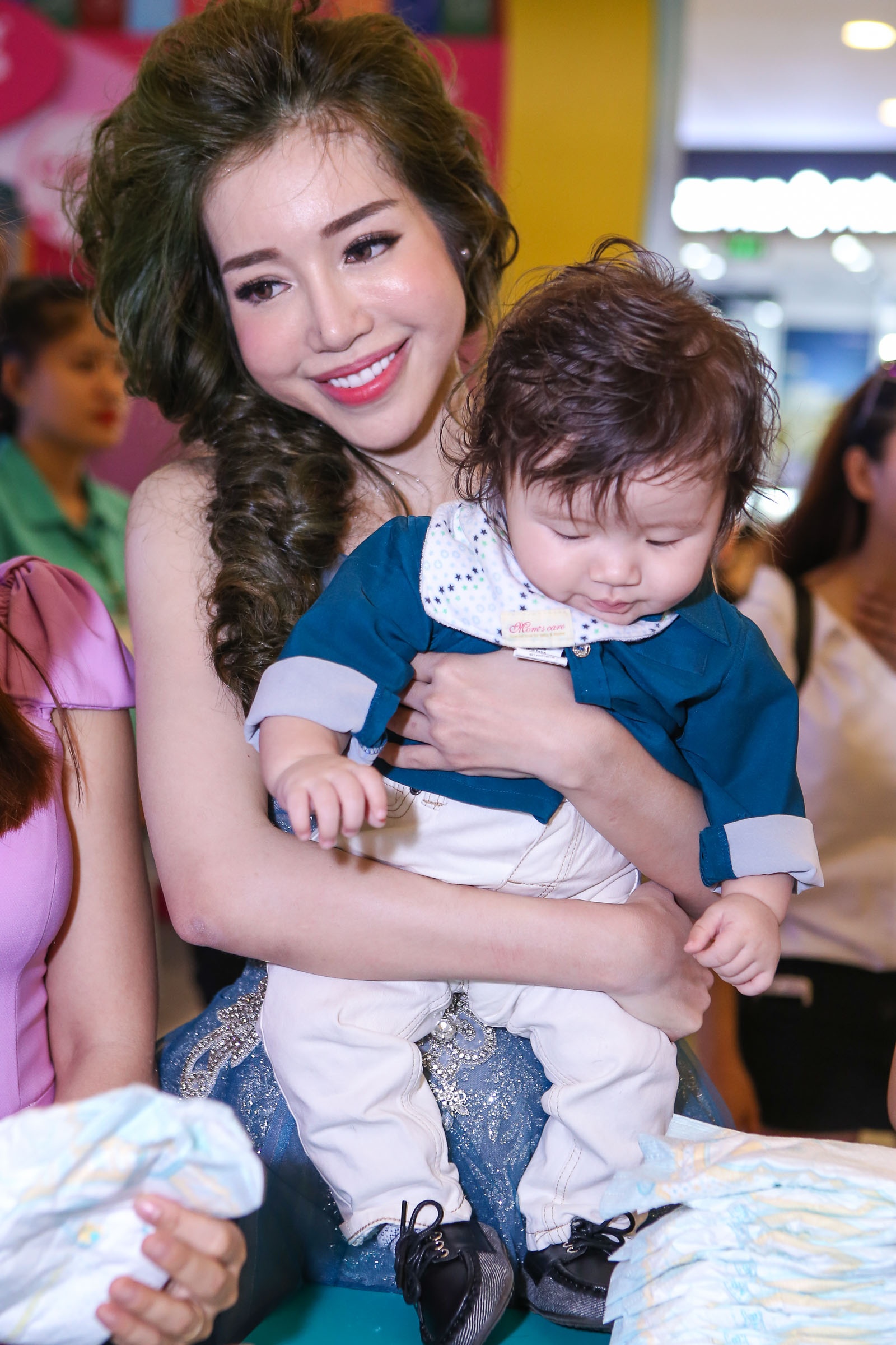 Vo Ly Hai mang bau lan 4 anh 7