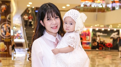 Vo Ly Hai che bung bau khi di su kien hinh anh