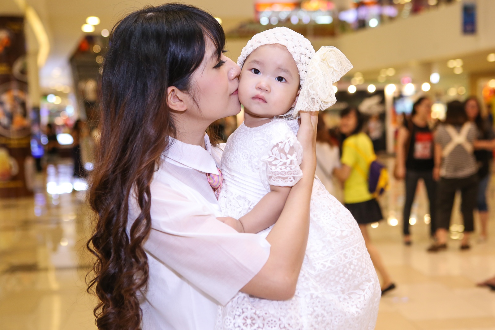 Vo Ly Hai mang bau lan 4 anh 3