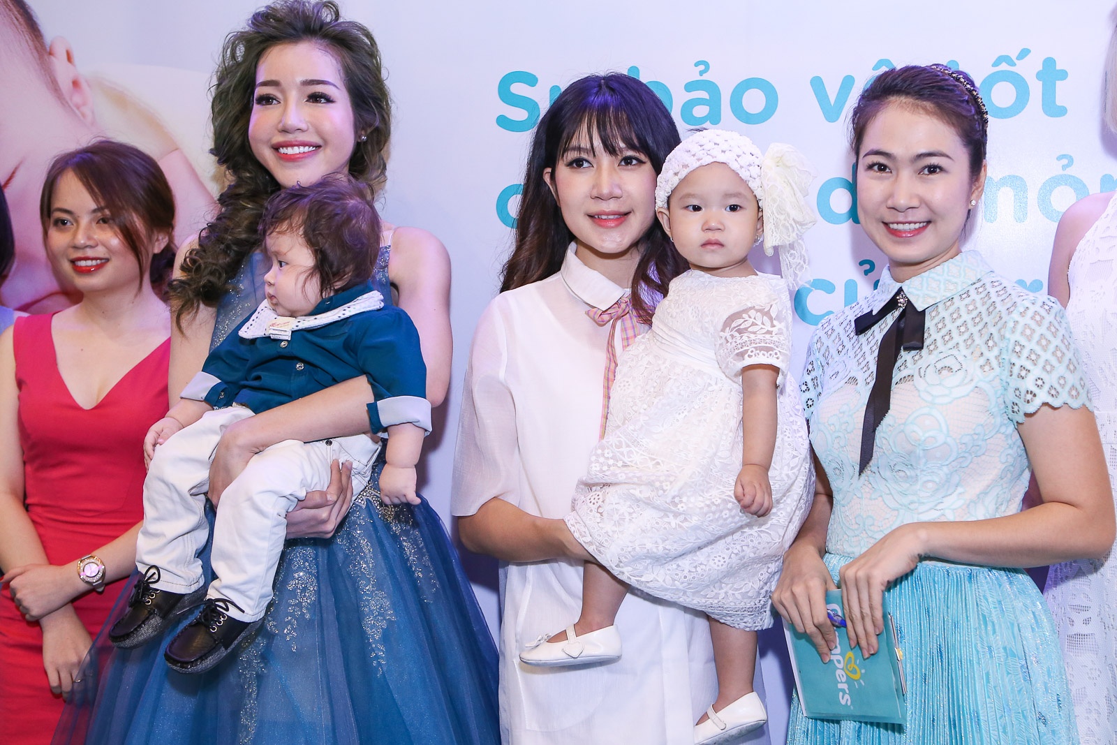 Vo Ly Hai mang bau lan 4 anh 9