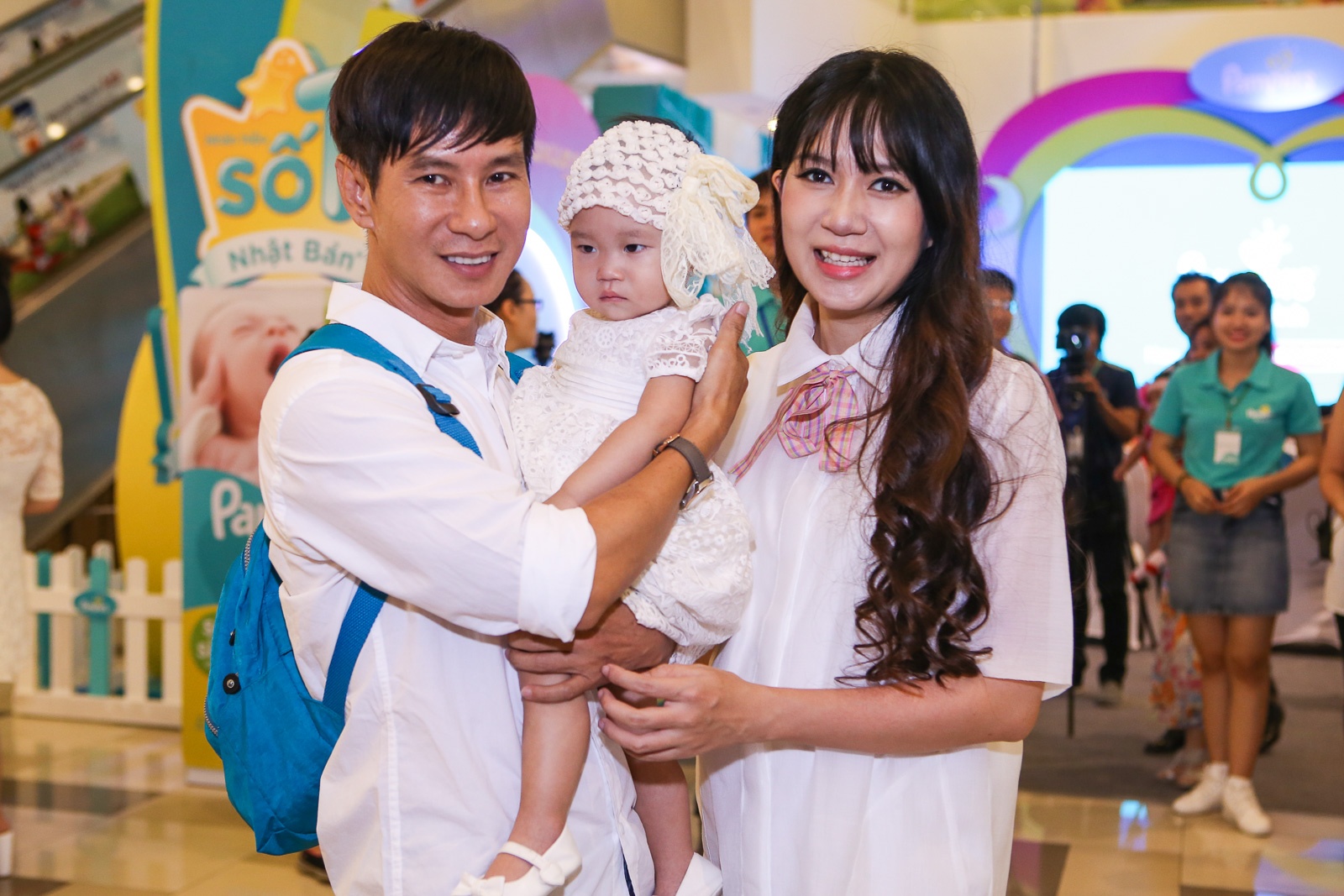 Vo Ly Hai mang bau lan 4 anh 1