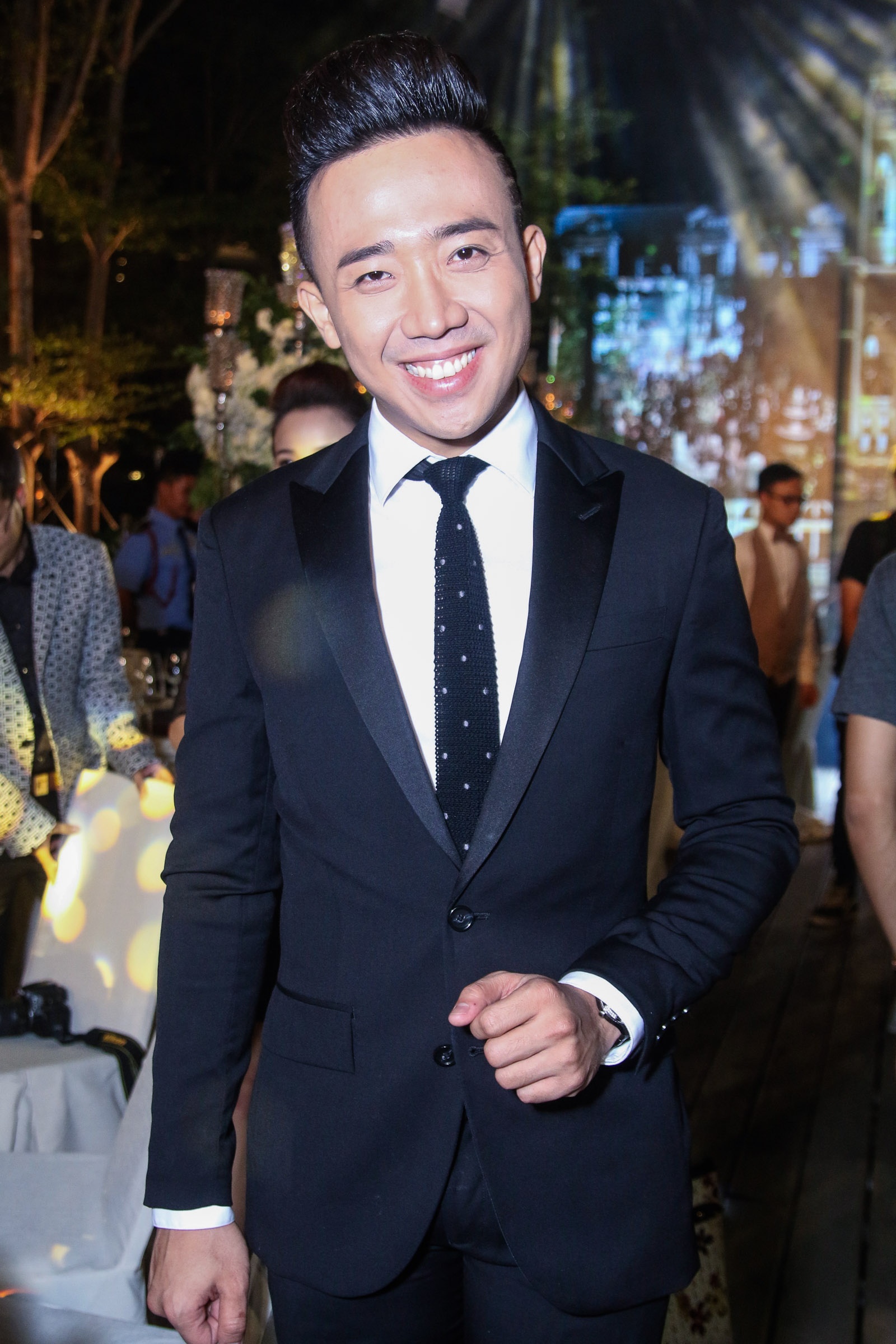 Phan Thanh di cung co gai la anh 1